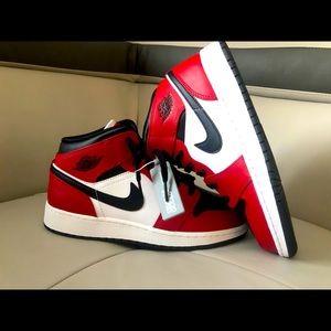 Brand new Air Jordan mid Chicago Toe
